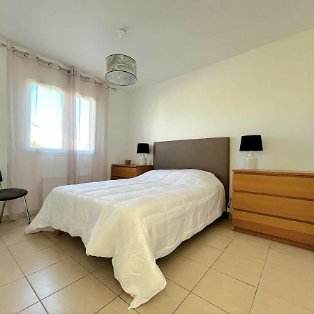 Logement Thermale Et De Tourisme Les Acacias 2 Жонзак Экстерьер фото